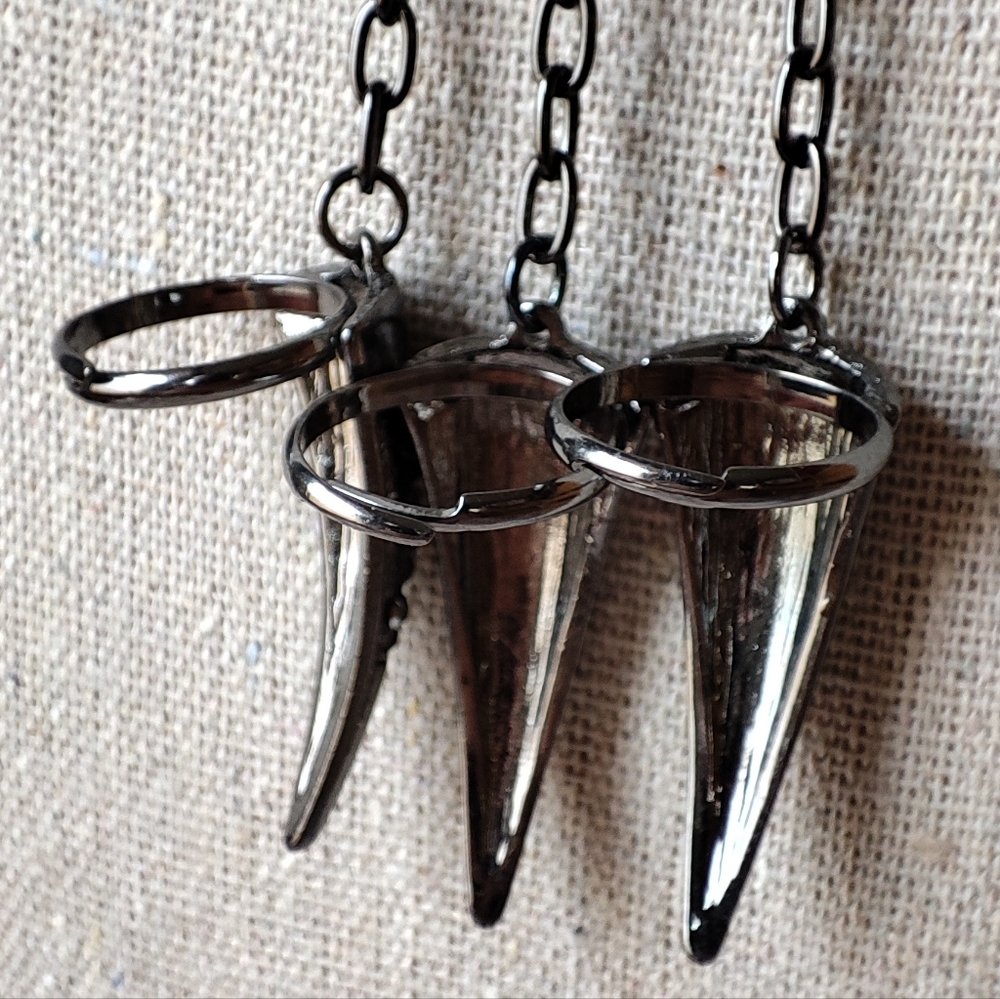 Dolls Kill Gunmetal Slave Bracelet Adjustable Rings Fingernail Claws Gothic NEW - Picture 4 of 10